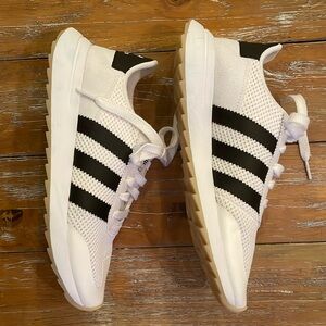 Classic adidas sneaker size 8.5